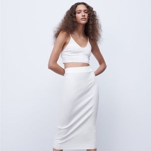 Zara knit ribbed maxi skirt
Color : White/ecru
Size : S
Condition : New